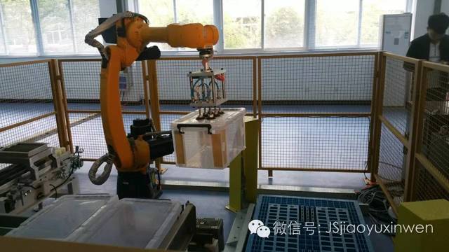 这所学校建了个"机器人学院",搬运、装配、打磨样样行!全省22所大学都开了&hellip;&hellip;